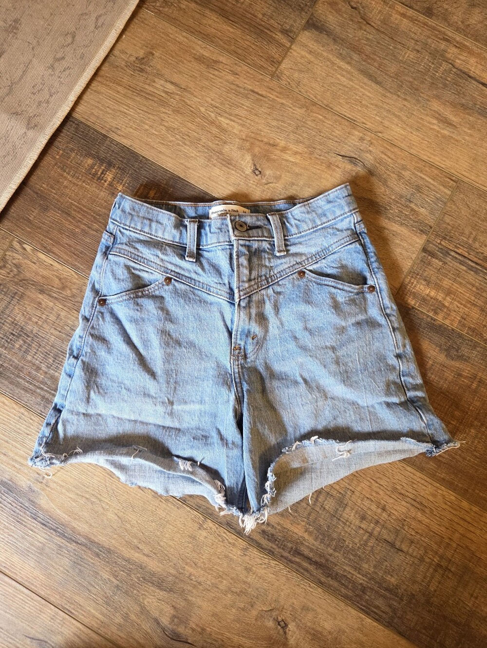 Abercrombie & Fitch The Dad Short In Light Wash Size 24